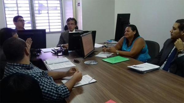 Coletores de lixo decidem por fim da greve em audiência na Procuradoria do Trabalho