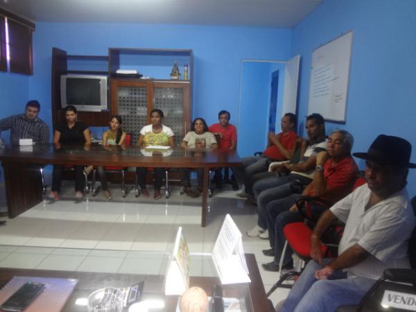 Prefeito de Bar&atilde;o de Graja&uacute; realiza reuni&atilde;o como secretariado.(Imagem:FlorianoNews)