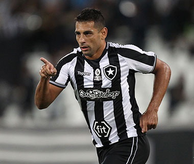 Diego Souza marca e Bota segue vivo no Carioca