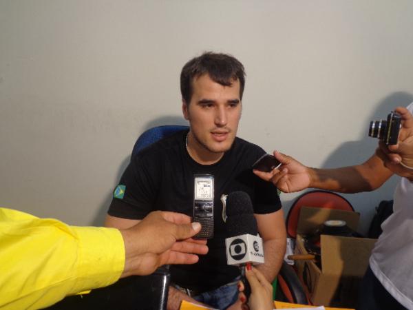 Opera&ccedil;&atilde;o policial cumpre mandado de busca e apreens&atilde;o em Floriano.(Imagem:FlorianoNews)