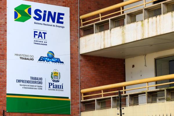 Governo ofertas 195 vagas de emprego em mais de 22 setores em Teresina; 14 exclusivas para PCD