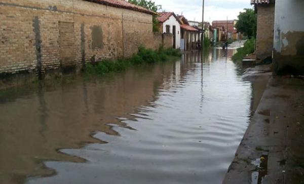 Prefeitos de 4 cidades montam estratégias de prevenção para abrigar famílias