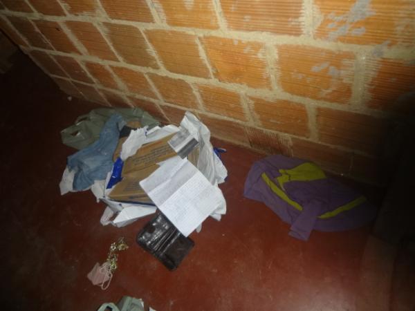 Moradora recebe em sua resid&ecirc;ncia caixa contendo sapos.(Imagem:FlorianoNews)