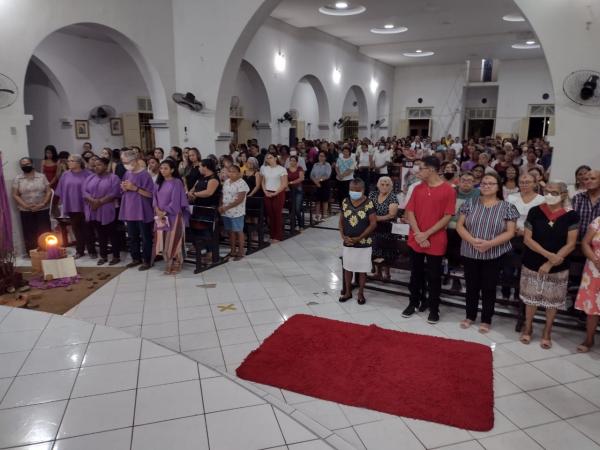 Fi&eacute;is participam da Missa de Cinzas (Imagem:FlorianoNews)
