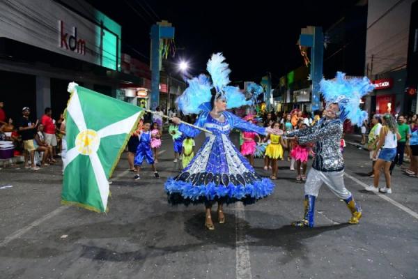 Desfile das Escolas de Samba encanta público na Avenida Getúlio Vargas.(Imagem:Secom)
