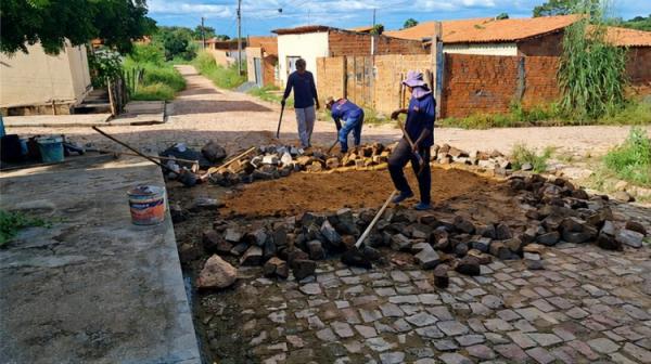 Infraestrutura de Floriano realiza Operação Tapa-Buracos em diversos pontos no mês de abril