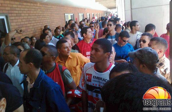 Protesto na Alepi quer negocia&ccedil;&atilde;o com governo.(Imagem:180graus)