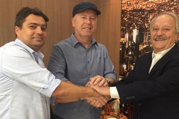 Cruzeiro confirma permanência de Mano no clube