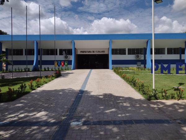Prefeitura de Floriano divulga nota e nega repasses a administradores de páginas nas redes sociais