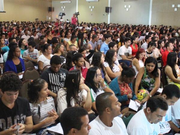 Mais de 2 mil alunos se re&uacute;nem para revis&atilde;o do Enem.(Imagem: Fernando Brito/G1)