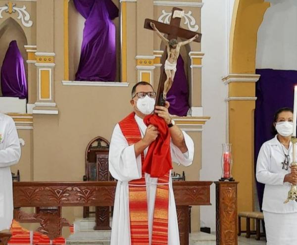Fiéis participam da Paixão de Nosso Senhor em Floriano