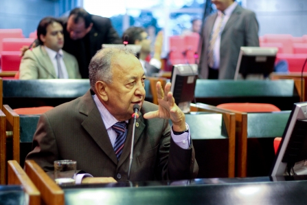 Deputado diz que os poderes devem se unir na crise
