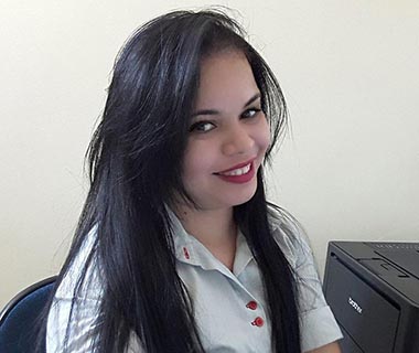 Novo vídeo mostra que motorista invadiu sinal e recepcionista foi roubada em acidente