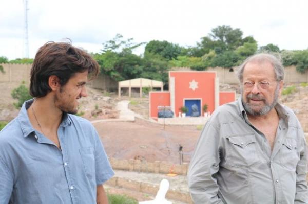  Felipe Simas interpreta P&ocirc;ncio Pilatos, e Carlos Vereza vive Herodes na Paix&atilde;o de Cristo de Floriano, no Piau&iacute;. (Imagem:Lucas Marreiros/ G1 PI)