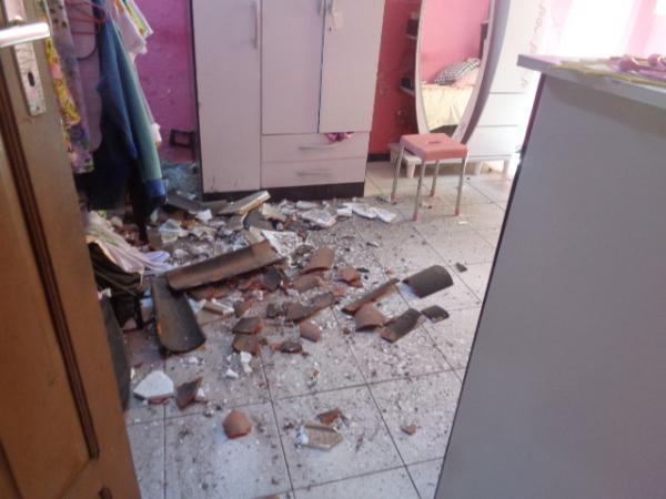 Resid&ecirc;ncia em Floriano fica destru&iacute;da ap&oacute;s inc&ecirc;ndio. (Imagem:FlorianoNews)