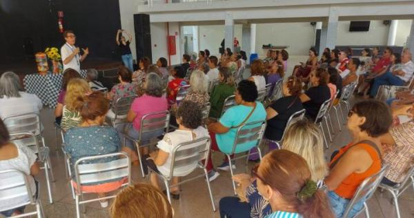 Saúde mental em foco no encontro do grupo Sesc 60+ no Sesc Beira Rio