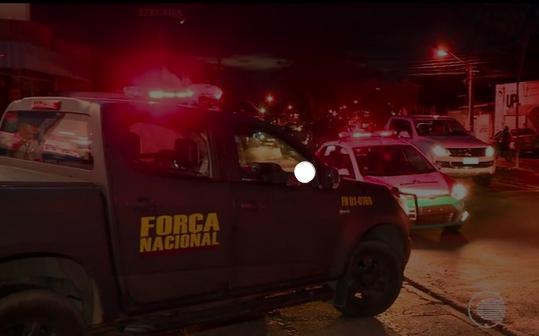 Dupla rende funcionários de farmácia em roubo e polícia prende suspeito