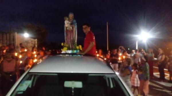 Fieis participam de prociss&atilde;o no encerramento dos festejos de Nossa Senhora do Desterro.(Imagem:FlorianoNews)