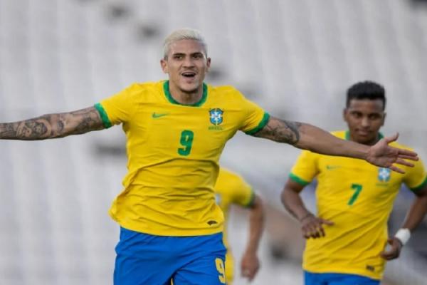 Tite faz elogios e indica Pedro na próxima convocação da seleção brasileira