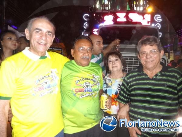 Deputado Gustavo Neiva caiu na folia no carnaval de Floriano.(Imagem:FlorianoNews)