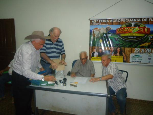 Carlos Bucar &eacute; reeleito presidente da Acrimep.(Imagem:FlorianoNews)