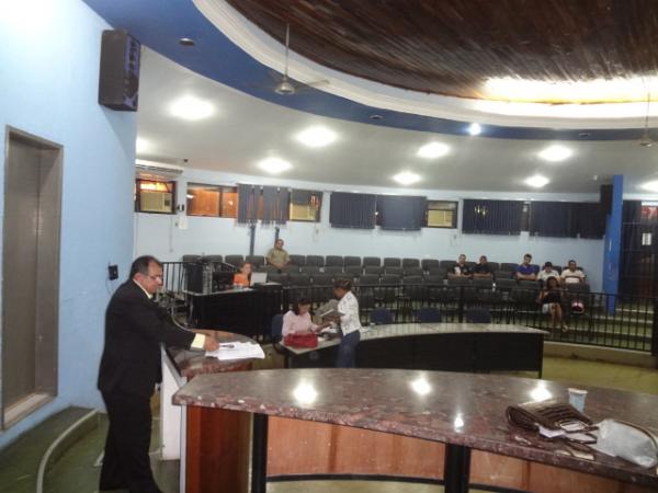 Sess&atilde;o ordin&aacute;ria aprova 18 projetos na C&acirc;mara Municipal de Floriano.(Imagem:FlorianoNews)