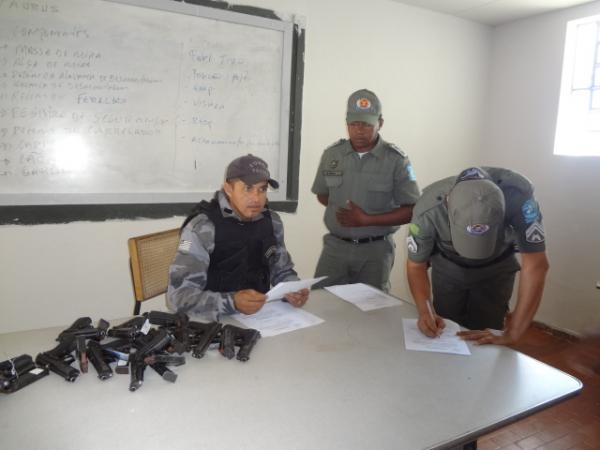 Policiais do 3&ordm; BPM participam de treinamento com novas armas.(Imagem:FlorianoNews)