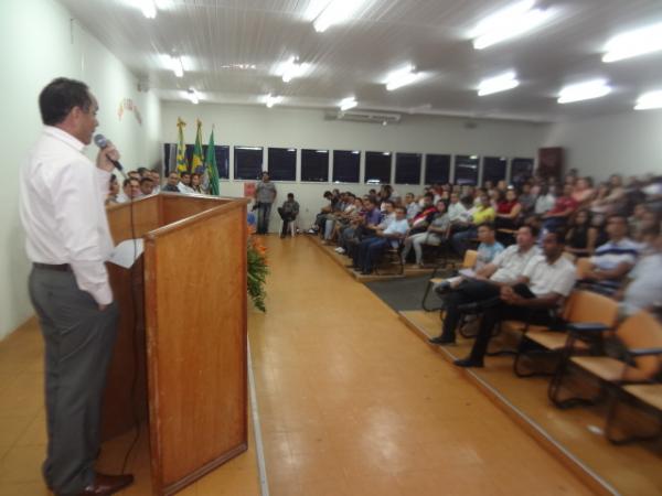 Aprovados no Concurso P&uacute;blico tomam posse em Floriano.(Imagem:FlorianoNews)