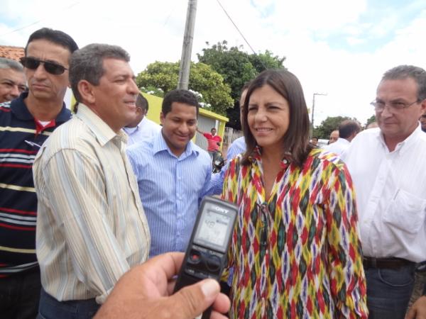 Roseana Sarney &eacute; recebida com festa em Bar&atilde;o de Graja&uacute;.(Imagem:FlorianoNews)