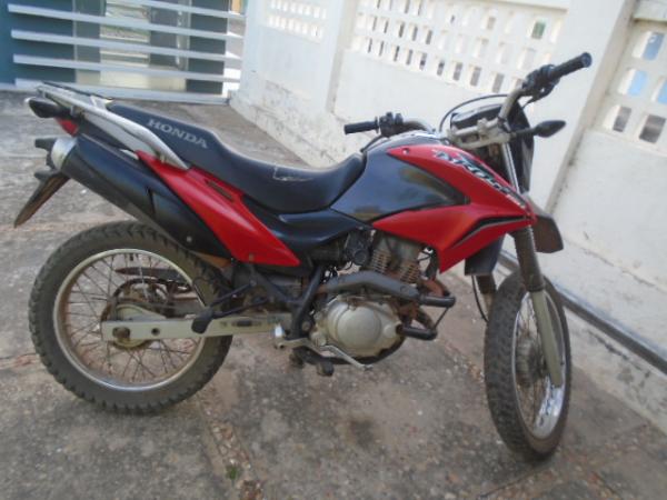 Motocicleta usada em assalto a posto de saúde é recuperada pela PM de Floriano