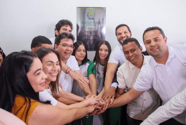 Em Floriano, Governo do Piauí entrega reforma de escola de tempo integral