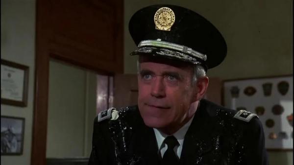 George R. Robertson, de "Loucademia de Polícia", morre aos 89 anos