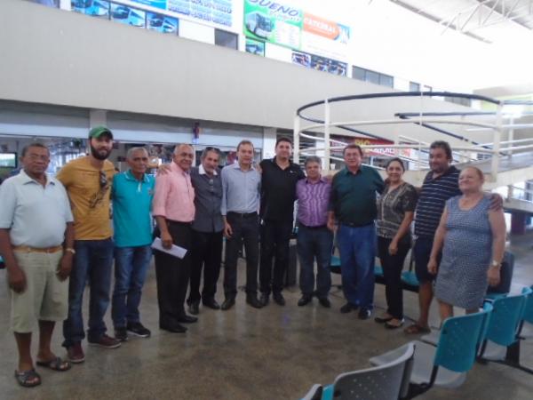 Deputados Gustavo Neiva e Rubens Martins vistoriam Terminal Rodovi&aacute;rio de Floriano.(Imagem:FlorianoNews)