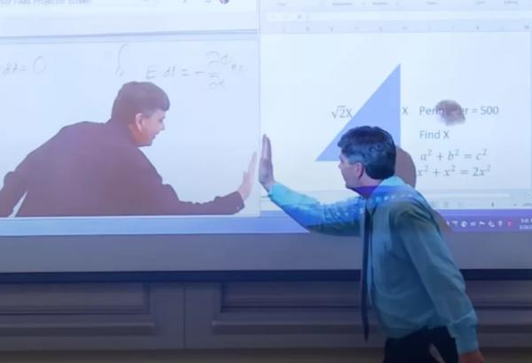 Professor faz sucesso na internet com vídeos em que interage com ele mesmo