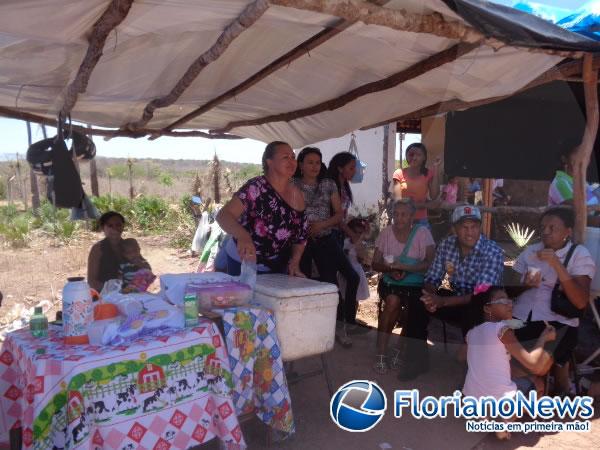 Ambulantes com venda de &aacute;gua.(Imagem:FlorianoNews)