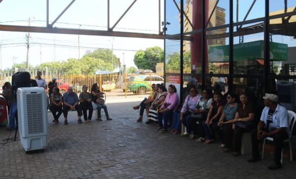 Servidores da sede do Detran Piau&iacute; de Teresina paralisam na manh&atilde; desta ter&ccedil;a (1&deg;).(Imagem: Lucas Pessoa/G1)
