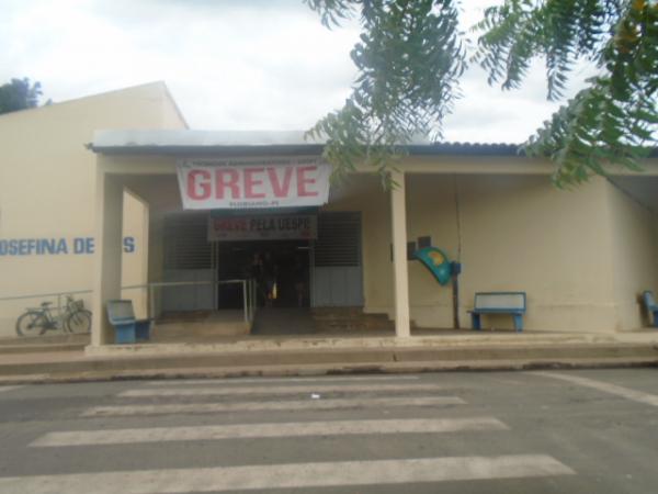 Servidores da UESPI suspendem movimento grevista em Floriano