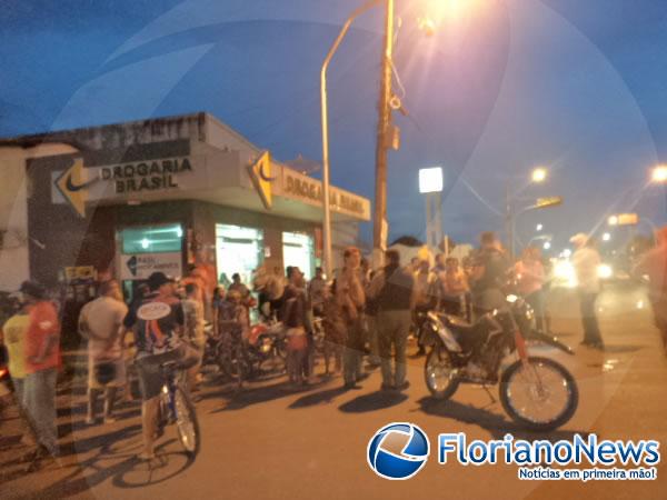Acidente envolvendo moto e ve&iacute;culo deixa homem ferido na BR-343.(Imagem:FlorianoNews)