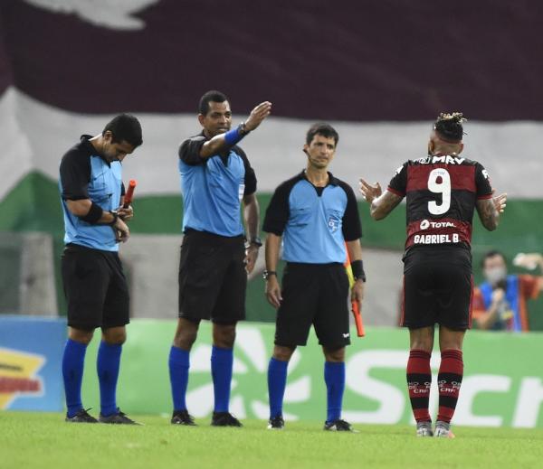 Fluminense x Flamengo: em súmula, árbitro relata que expulsou Gabigol por reclamação