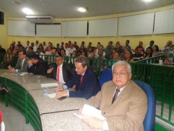 Per&iacute;odo legislativo &eacute; encerrado com entregas de T&iacute;tulo de Cidad&atilde;o Florianense.(Imagem:FlorianoNews)