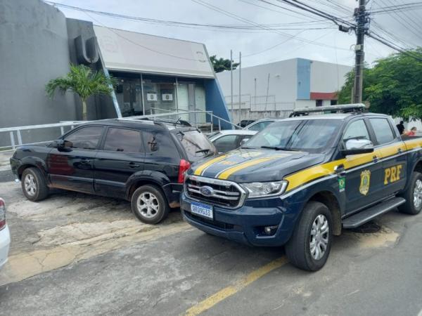 PRF recupera em Floriano ve&iacute;culo roubado h&aacute; dois meses no MA(Imagem:Divulga&ccedil;&atilde;o/PRF-PI)