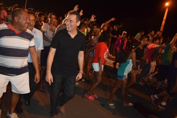 Arrast&atilde;o re&uacute;ne mais de 40 mil pessoas na Av. Beira Rio.(Imagem:Waldemir Miranda)
