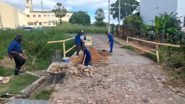 Infraestrutura realiza obras de recuperação, iluminação, piçarramento e desobstrução de galeria