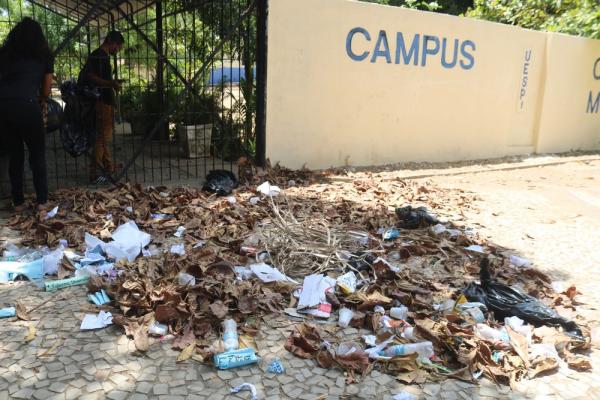 Estudantes da Uespi ocupam campus e aulas são suspensas após paralisação de terceirizados