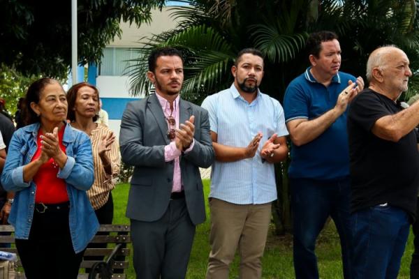 Prefeitura de Floriano entrega van do MobSUAS para fortalecer a assistência social.(Imagem:Secom)
