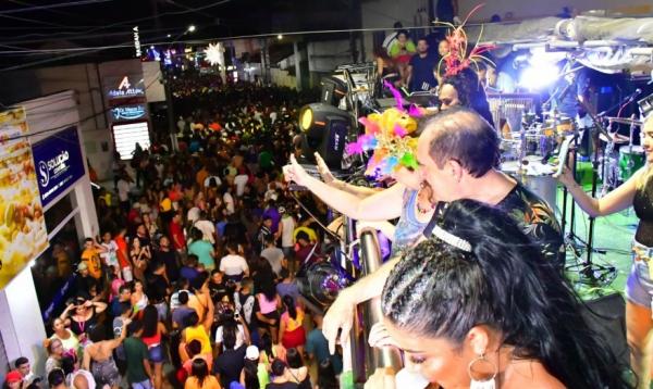 Segundo arrast&atilde;o com Dany Melody fez multid&atilde;o delirar de alegria no carnaval de Floriano(Imagem:Secom)