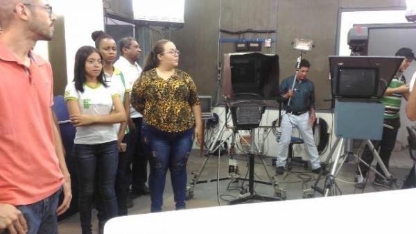 Alunos do IComradio realizam aula de imers&atilde;o aos est&uacute;dios da TV e R&aacute;dio Alvorada em Floriano.(Imagem:IComradio )
