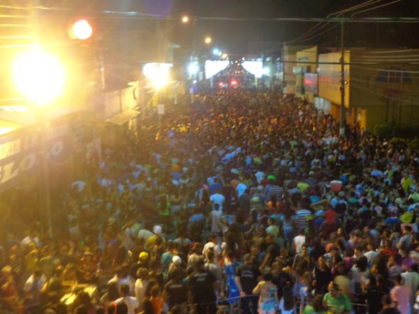 Arrastão com a Banda Selva Branca fecha com chave de ouro o Carnaval de Floriano