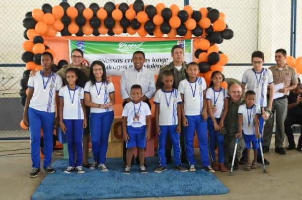 Alunos participam de formatura do PROERD em Floriano