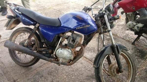 Dupla rouba moto e abandona veículo que usava em Floriano